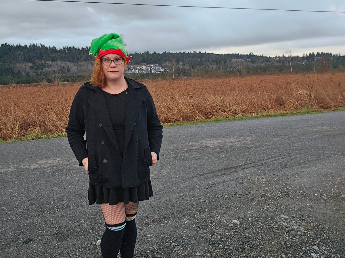 Feet on ground, facing&nbsp;forward.